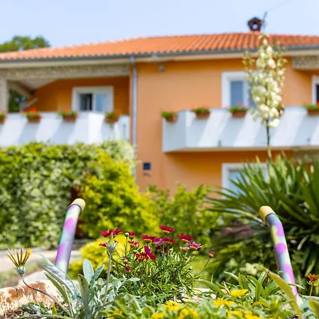 Adela Apartman Polje