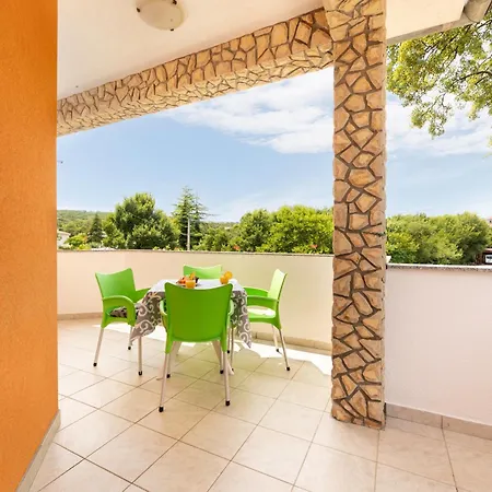 Adela Apartman Polje