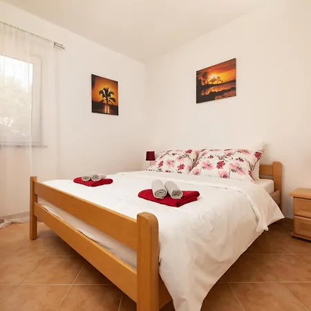 Adela * Polje (Krk)