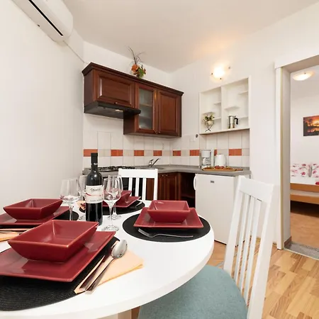 Apartament Adela *
